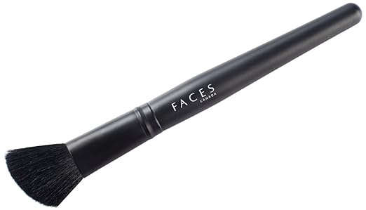 FACES CANADA Blush Brush | Easy Swipe | Precise Definition | Smooth Application | Flawless Finish | Impeccable grip | Supremely soft and luxurious synthetic bristles